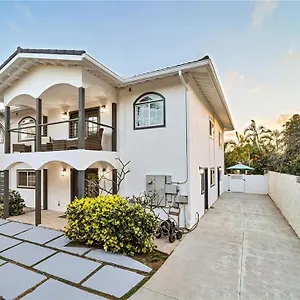 A Hidden Jewel In 2*, Honolulu United States
